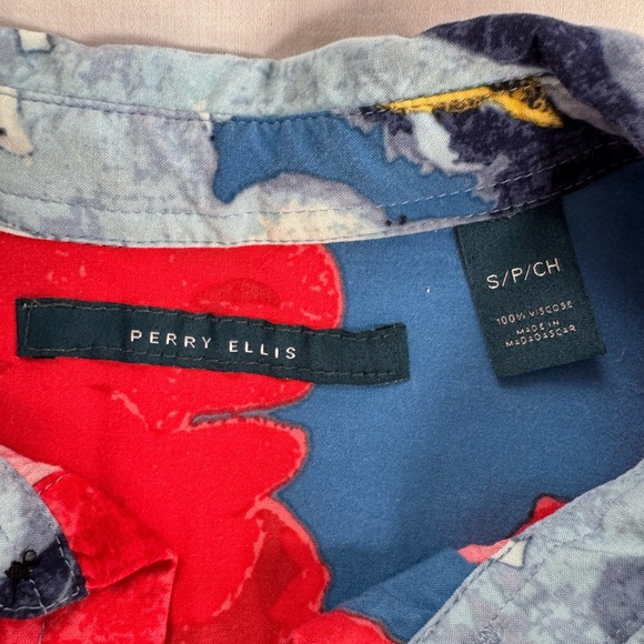 Perry Ellis Red and Blue Floral Button Down short sleeve Shirt size small - Picture 2 of 2